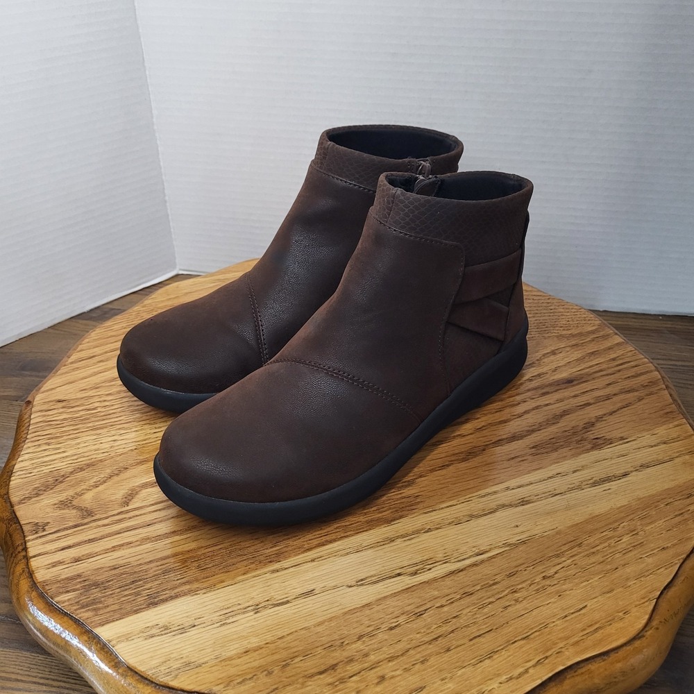 Clarks Cloudsteppers Brown Ankle Boots Booties Shoes Women's Size 8 Side Zippers